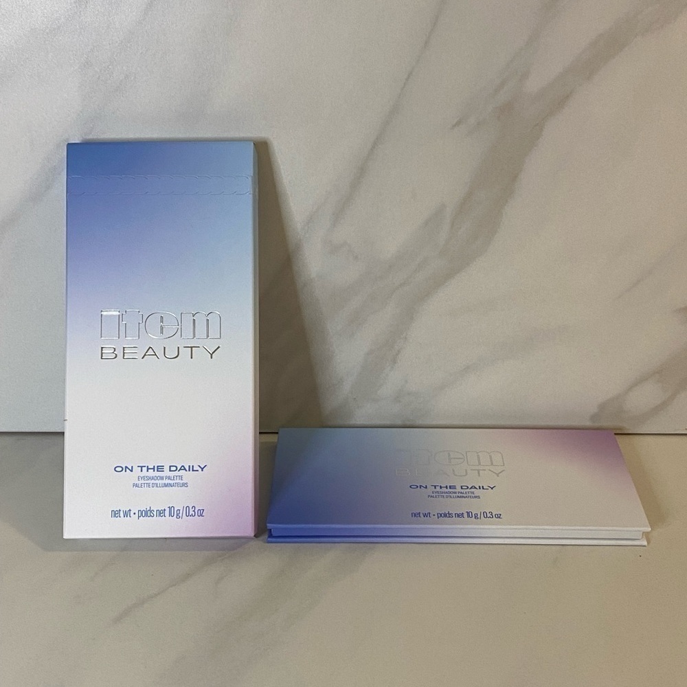 Item Beauty by Addison Rae On The Daily eyeshadow palette